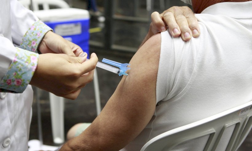 Diario do cerrado: Uberlândia: confira a vacinação com dose de reforço contra covid-19 para maiores de 40 anos